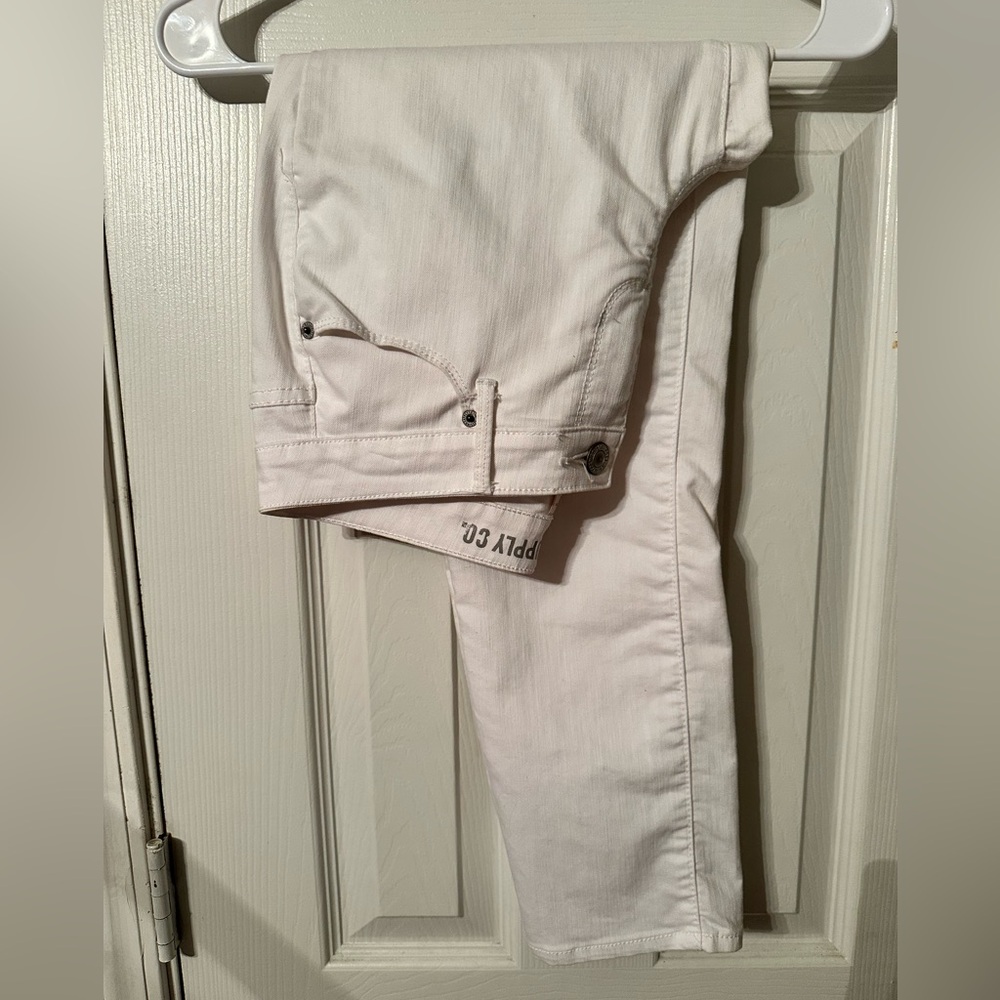 Mossimo white ankle capri pants